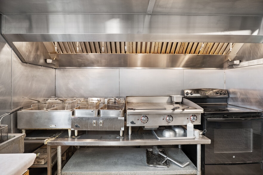 More Photos Of 107 E Main St, Hardy Restaurant For Sale
