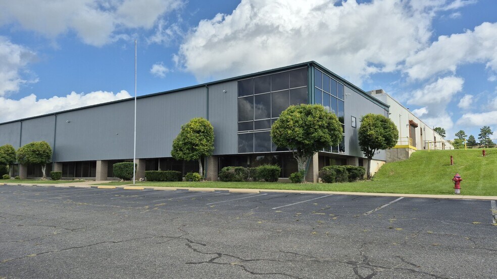 Primary Photo Of 400 Aviation Plz, Hot Springs Manufacturing For Lease