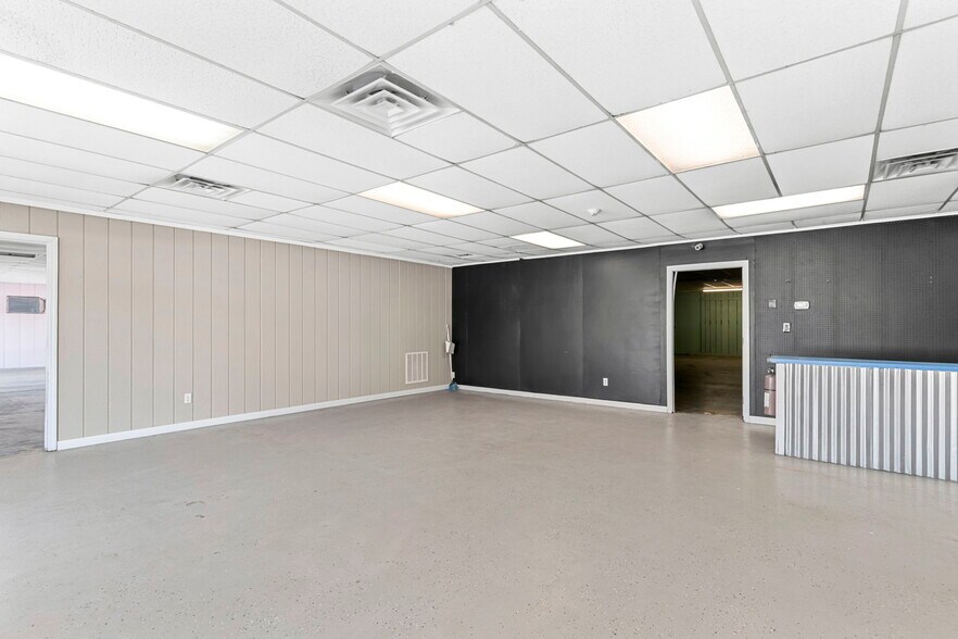 More Photos Of 2929 Clifty Dr, Madison Flex For Sale