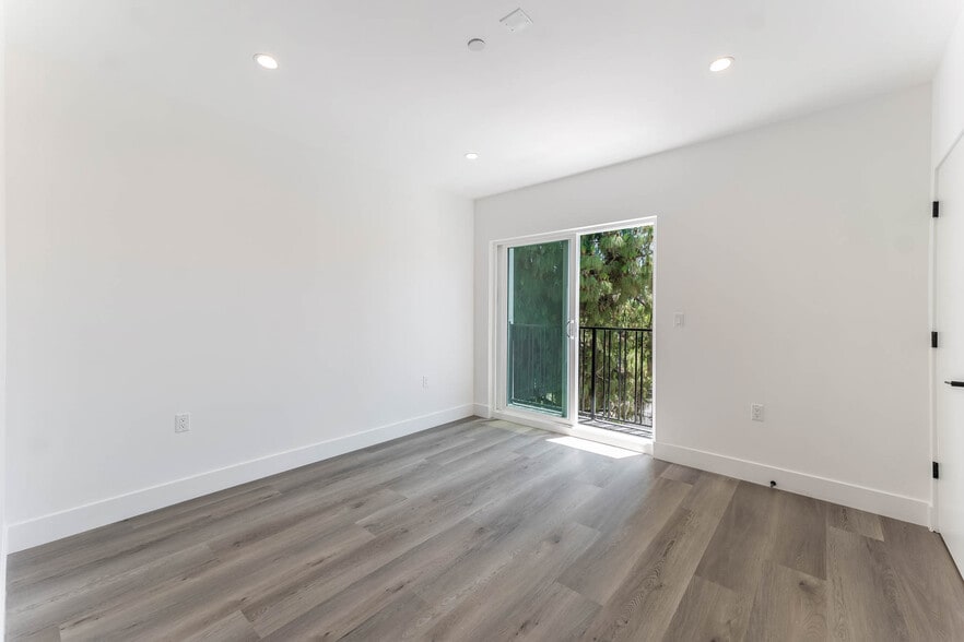 More Photos Of 21719 Hart St, Canoga Park Apartments For Sale