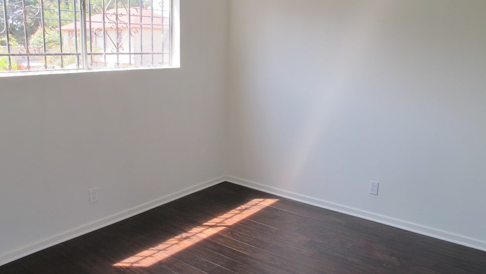 More Photos Of 1306 Abbot Kinney Blvd, Venice Storefront Retail Office For Lease