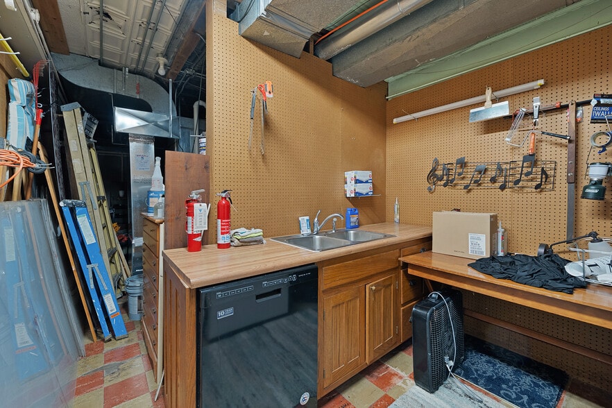 More Photos Of 30 Quarterline St, Newaygo Specialty For Sale