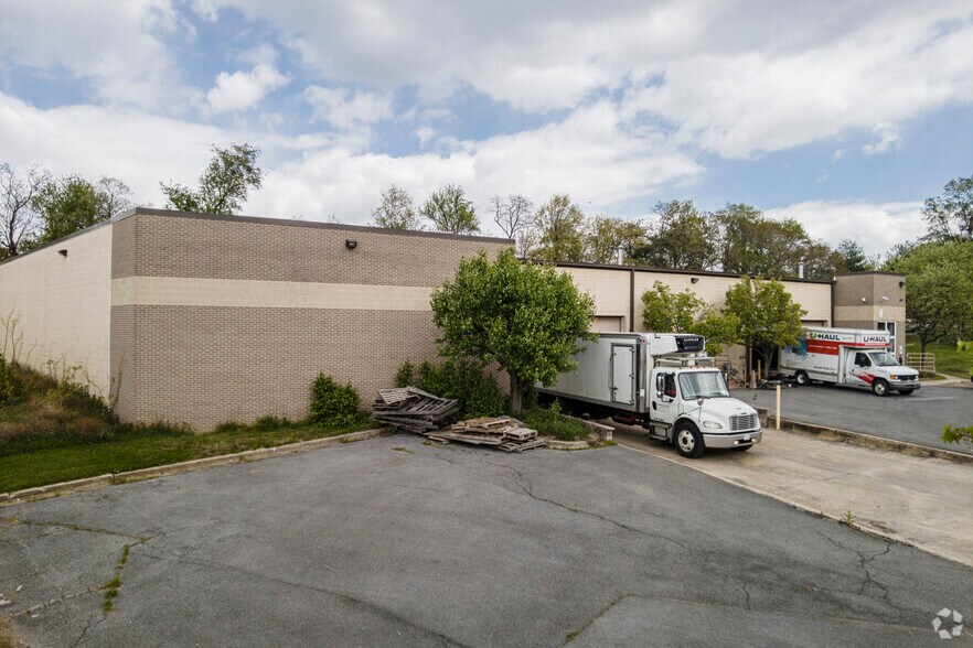 More Photos Of 5200 Lawrence Pl, Hyattsville Warehouse For Lease