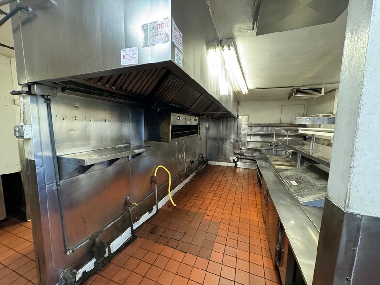 More Photos Of 805-835 W Foothill Blvd, Claremont Unknown For Lease