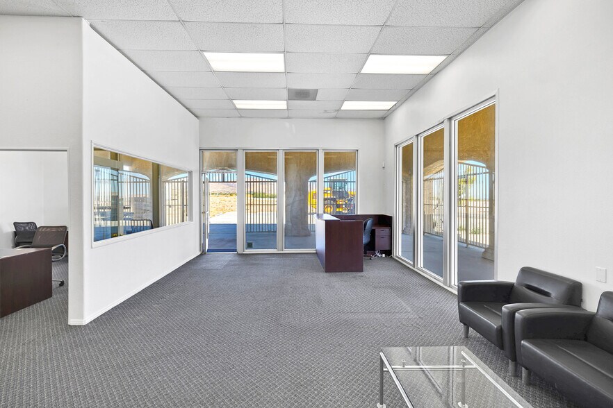 More Photos Of 2660 Pearblossom Hwy, Palmdale Office Residential For Sale