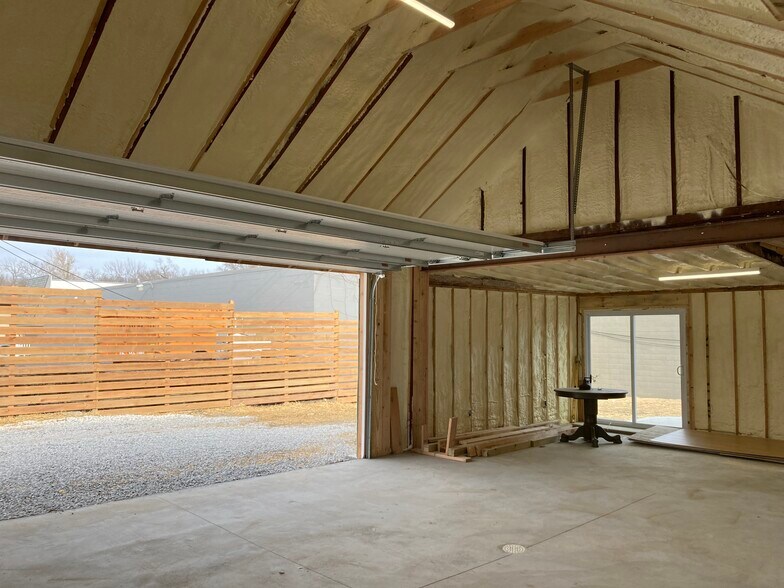 More Photos Of 220 W 80th Ter, Kansas City Storefront Retail Office For Sale