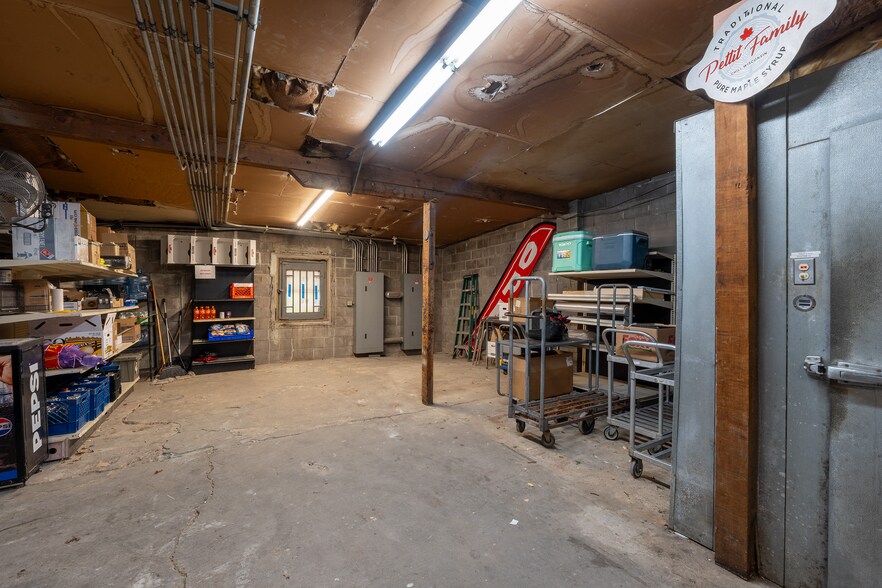 More Photos Of 205 Main St, Louisville Storefront For Sale