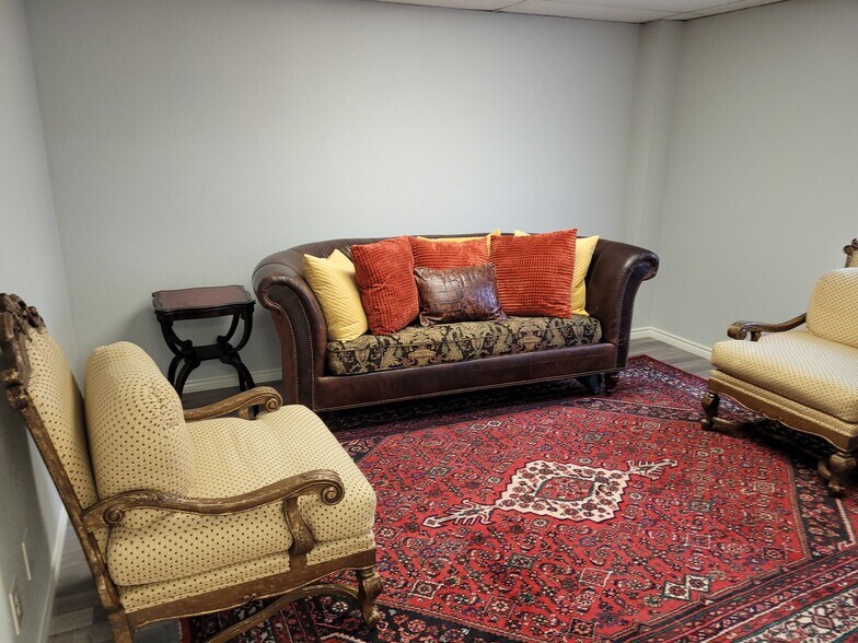 More Photos Of 4001 W Oak St, Palestine Self Storage For Lease