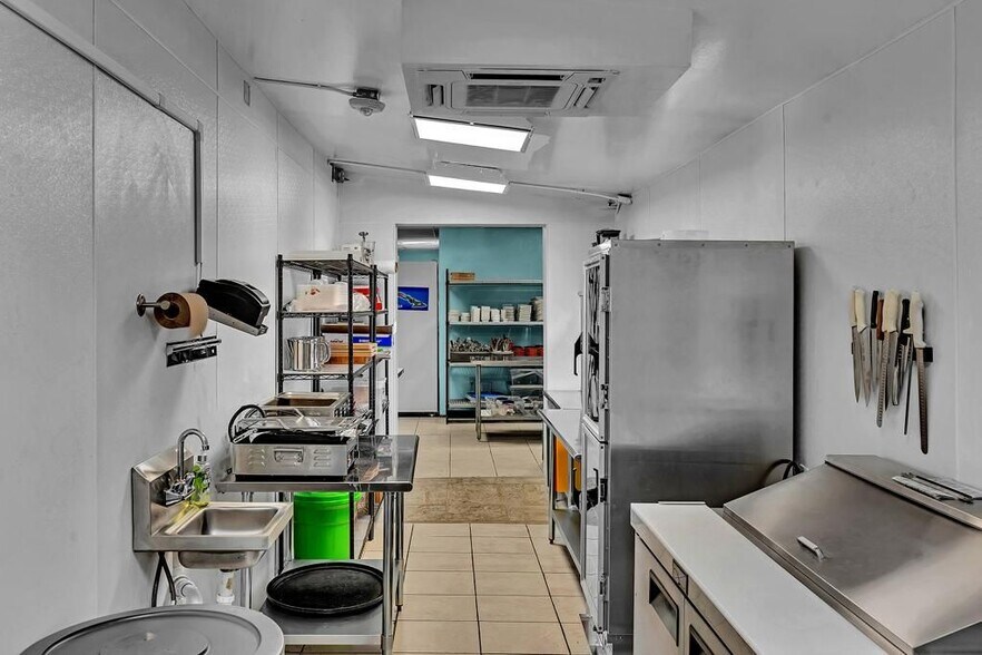 More Photos Of 17 NE 1st Rd, Homestead Storefront Retail Office For Sale