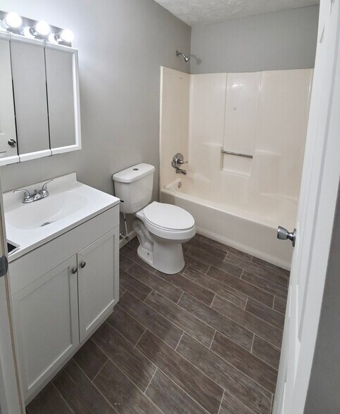 More Photos Of 1010-1028 S 14th St, New Castle Apartments For Sale