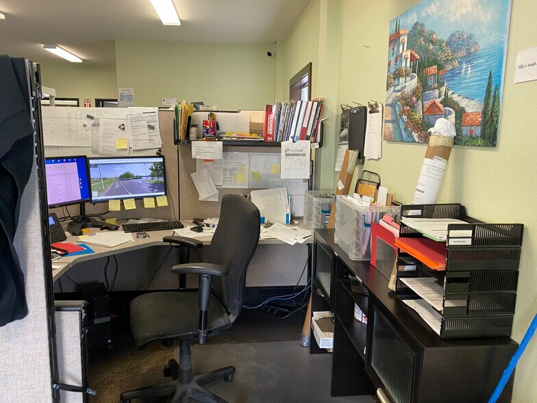 More Photos Of 1400 SE Township Rd, Canby Light Distribution For Lease