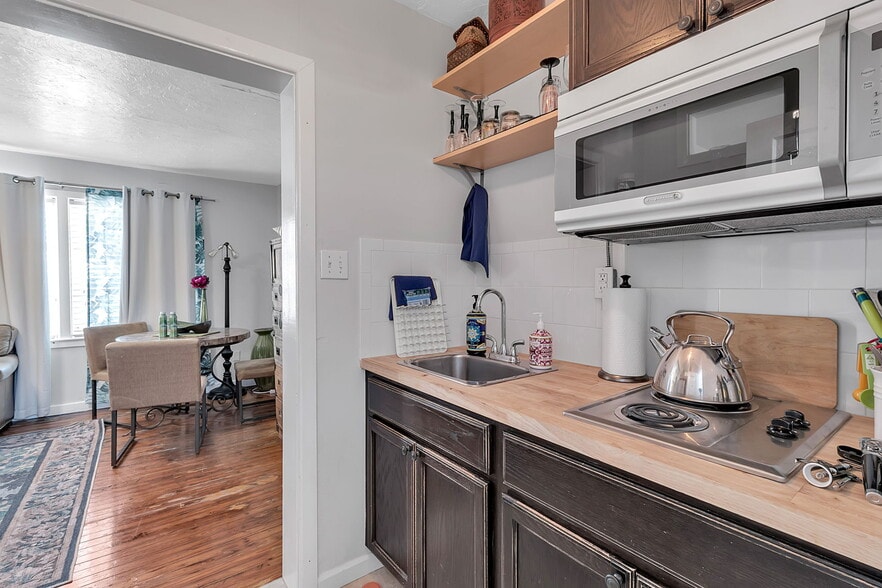 More Photos Of 530-536 S Pineapple Ave, Sarasota Storefront Retail Residential For Sale