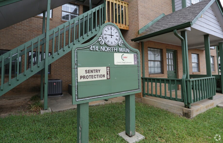 More Photos Of 414 N Main St, Euless Medical For Lease