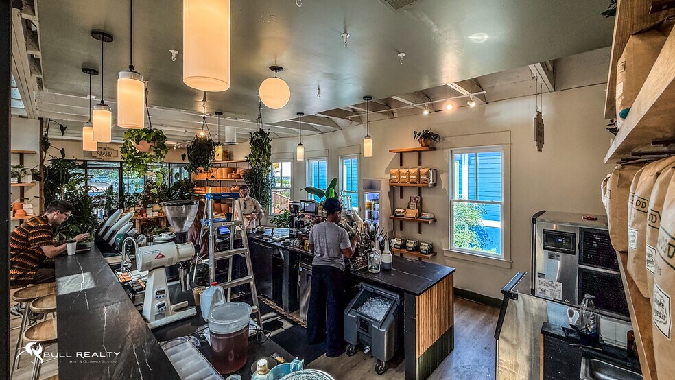 More Photos Of 1336 Glenwood Ave, Atlanta Restaurant For Sale