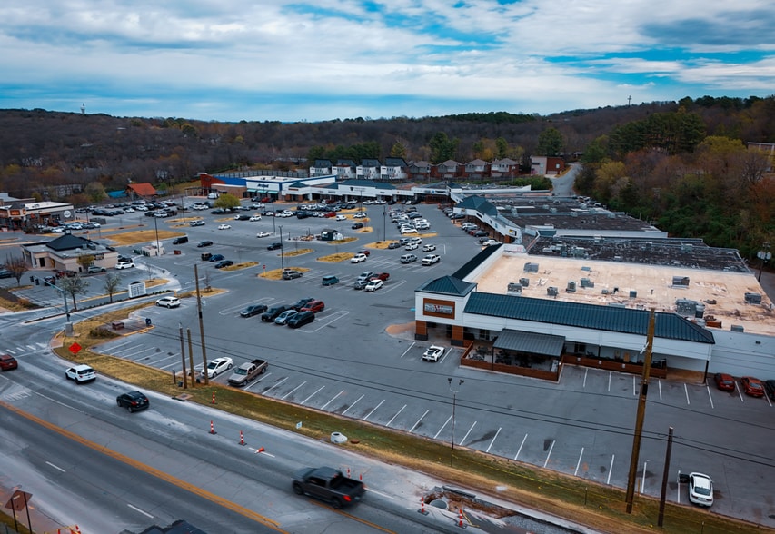 More Photos Of 1320-1554 N College Ave, Fayetteville Unknown For Lease