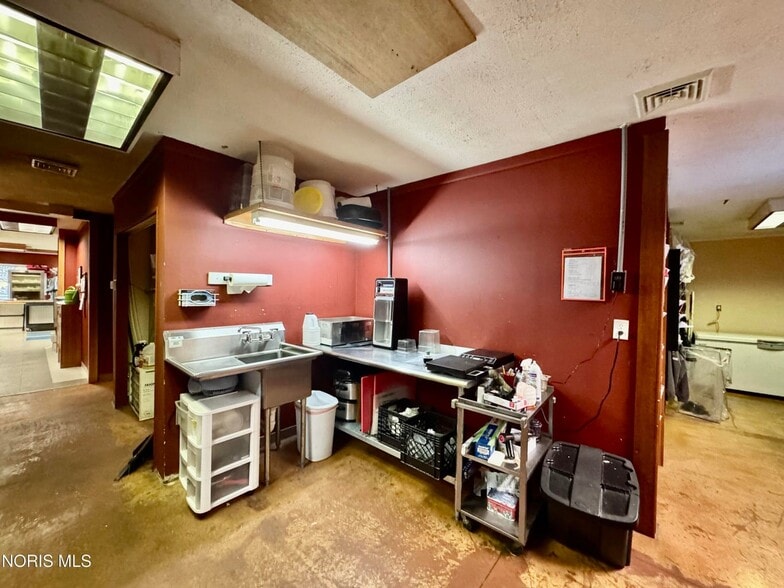 More Photos Of 404 W Vine St, Edgerton Restaurant For Sale