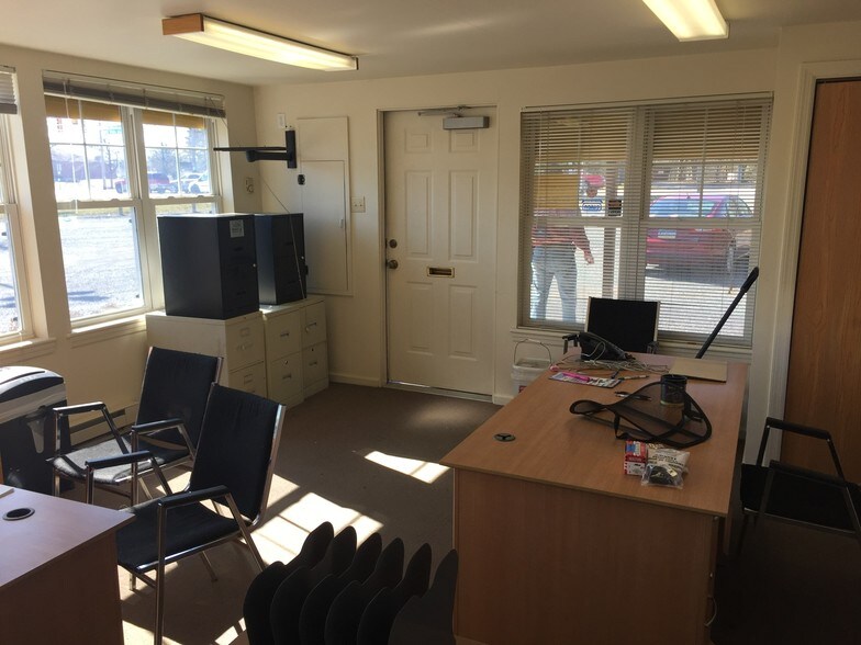 More Photos Of 1499 E Philadelphia Ave, Gilbertsville Storefront Retail Residential For Sale