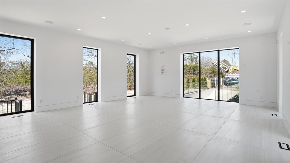 More Photos Of 200 W Montauk Hwy, Hampton Bays Freestanding For Lease