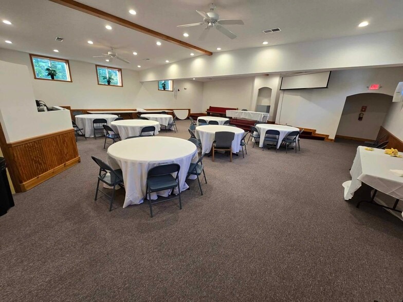 More Photos Of 661 N County Road 25A, Troy Daycare Center For Lease