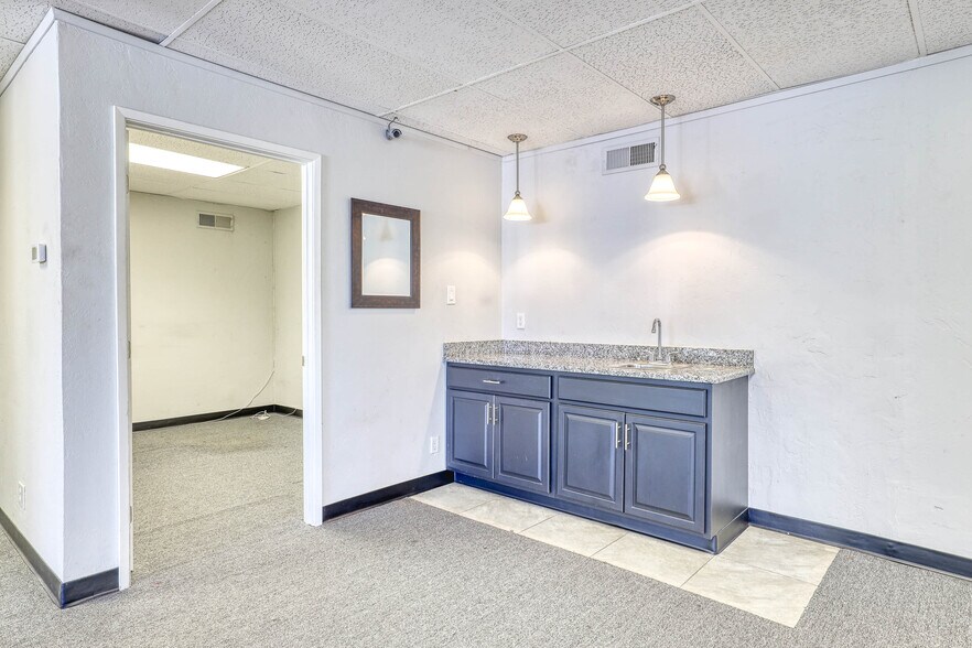 More Photos Of 17772 Irvine Blvd, Tustin Office For Lease