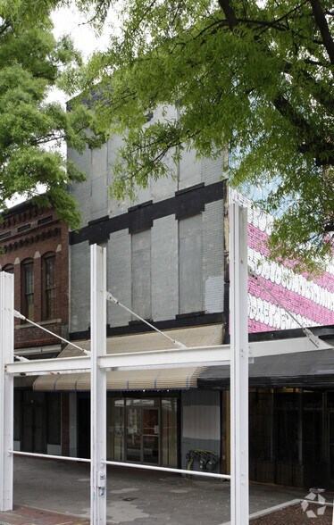 More Photos Of 98 SW Broad St, Atlanta Storefront For Lease