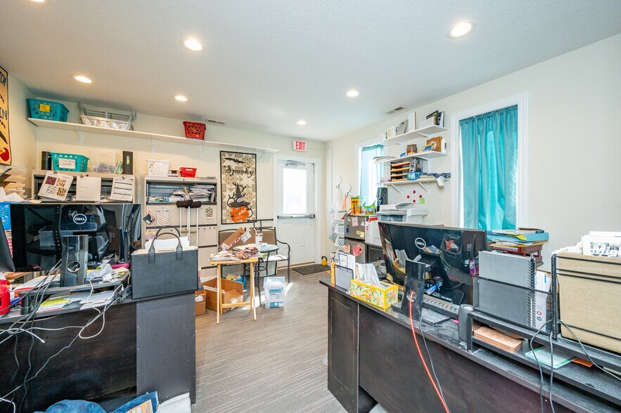 More Photos Of 17 Main St SE, Bondurant Freestanding For Sale