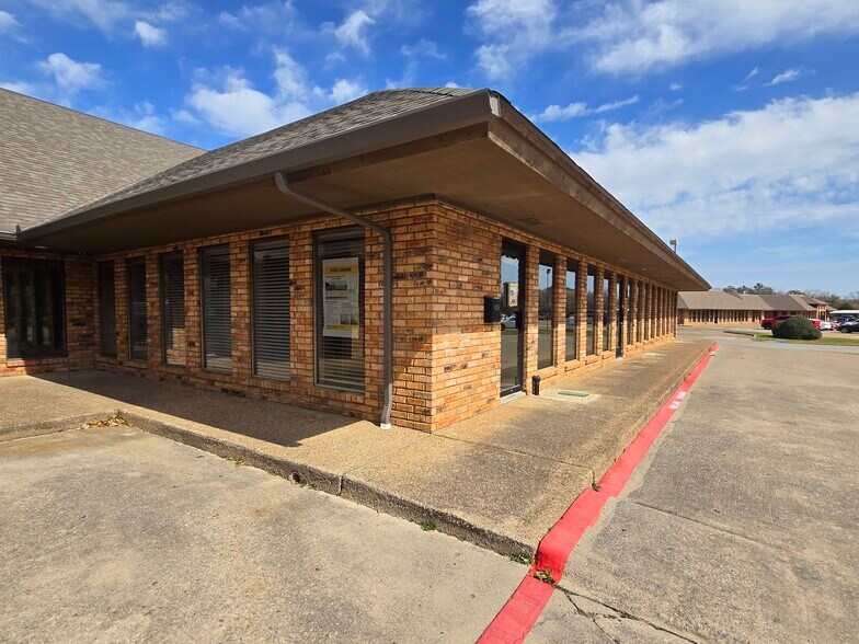 More Photos Of 1864 Norwood Dr, Hurst Office For Lease