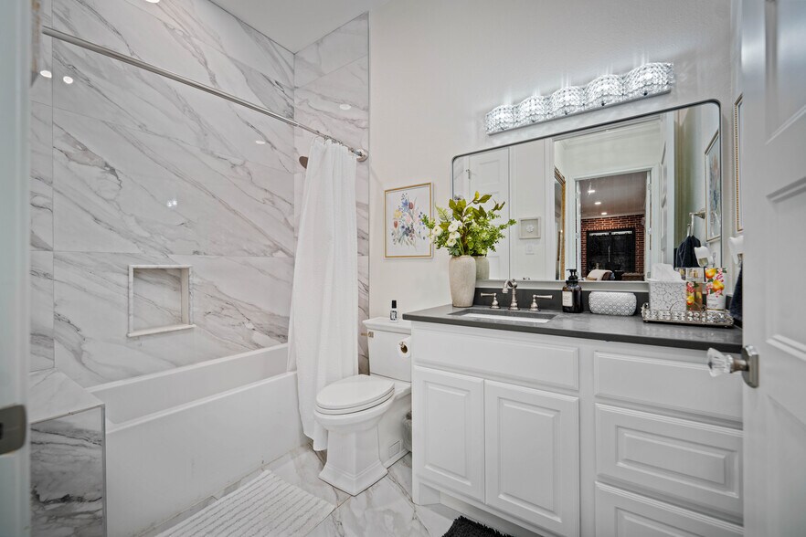 More Photos Of 741 County Road 159, Kenedy Flex For Sale