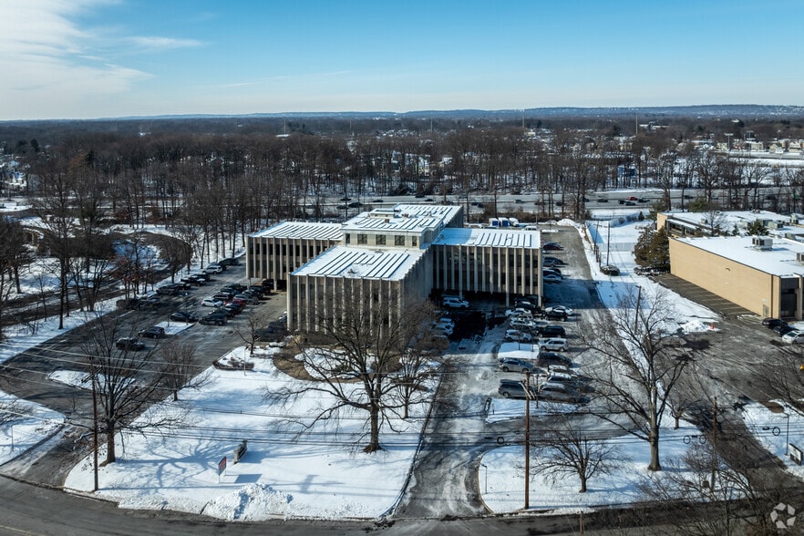 More Photos Of 20 Commerce Dr, Cranford Unknown For Lease