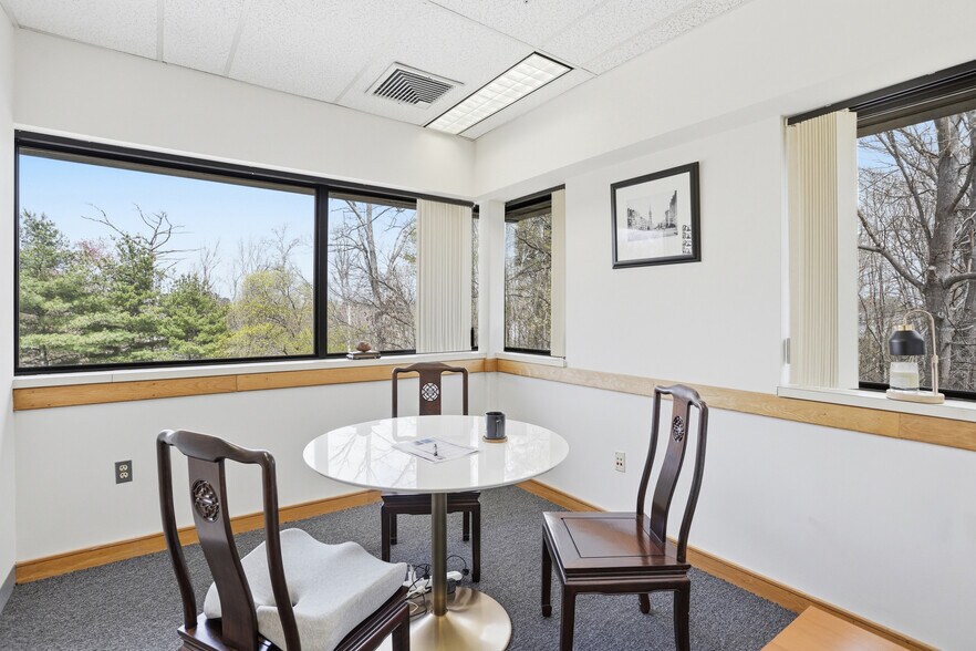 More Photos Of 101 Cambridge St, Burlington Medical For Lease