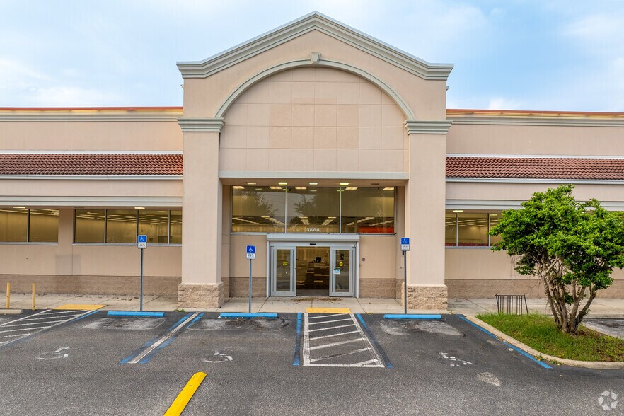 More Photos Of 5886 Conroy Windermere Rd, Orlando Freestanding For Lease