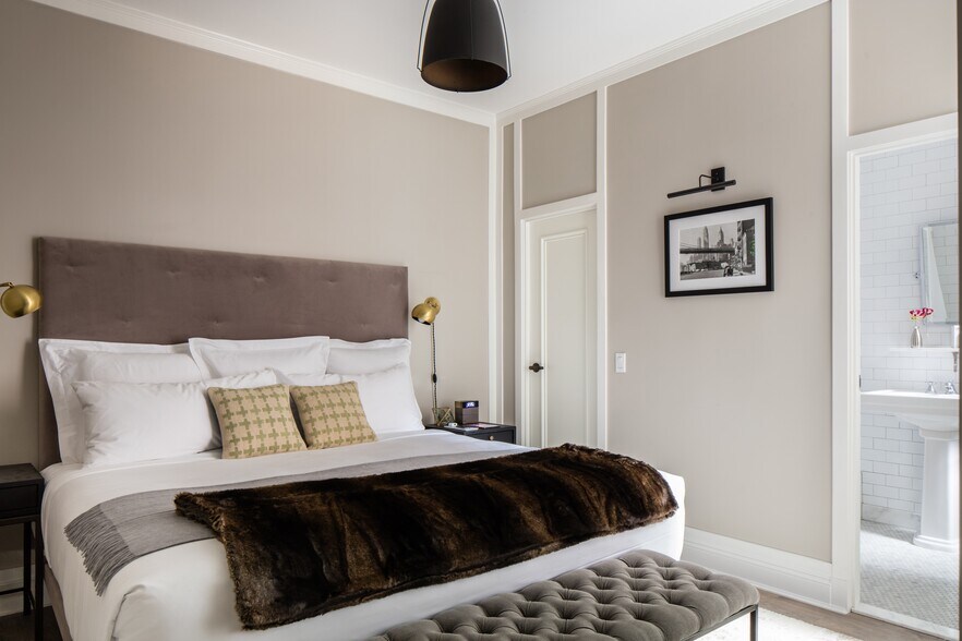 More Photos Of 34 E 32nd St, New York Hotel For Sale