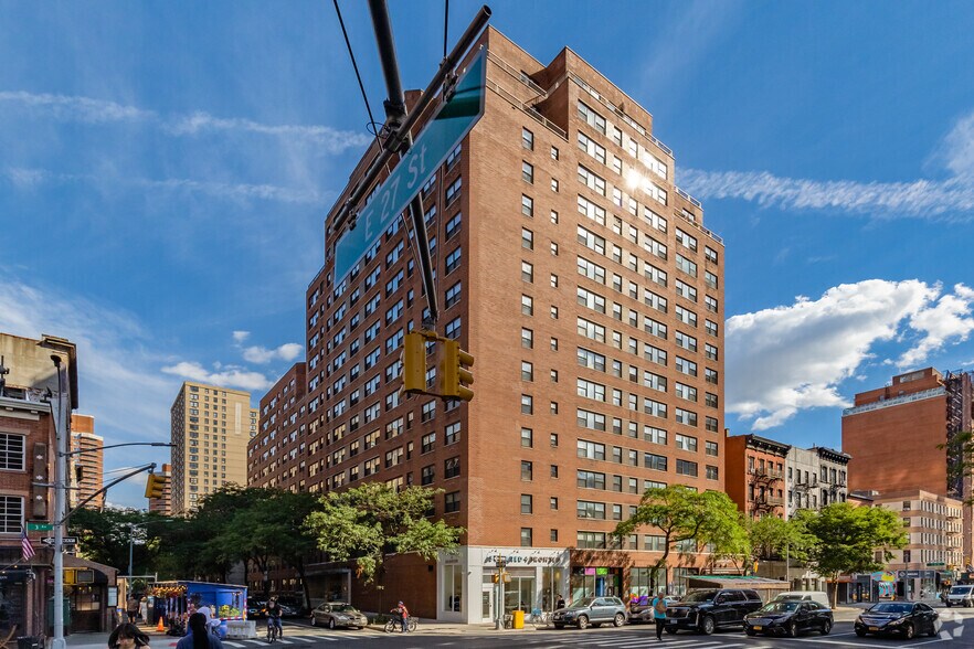 More Photos Of 200 E 27th St, New York Apartments For Lease