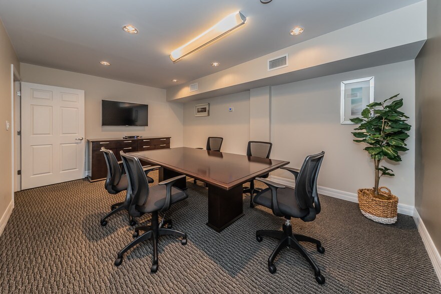 More Photos Of 1663 1st Ave S, Saint Petersburg Office Residential For Lease