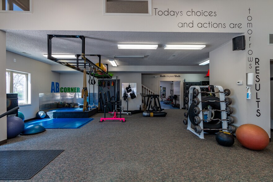 More Photos Of 2500 W 31st St, Lawrence Office For Sale