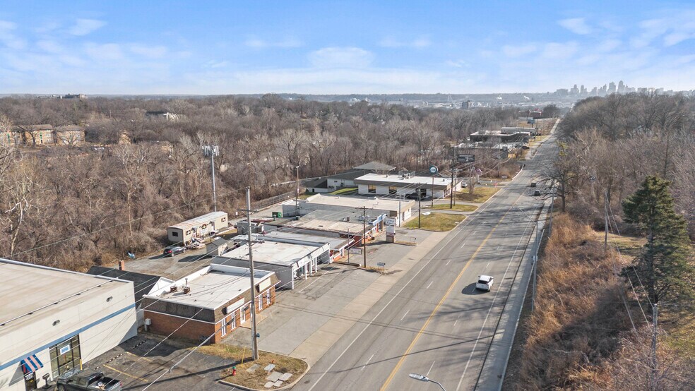 More Photos Of 3911 N Oak Tfwy, Kansas City Office For Sale