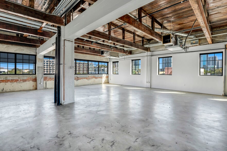 More Photos Of 2509 N Miami Ave, Miami Loft Creative Space For Lease