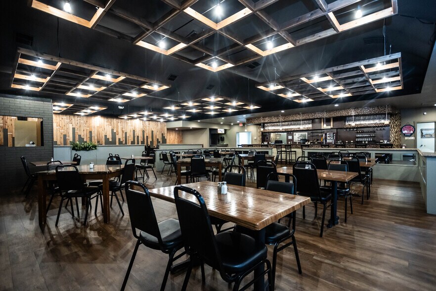More Photos Of 1301 E Fulton St, Garden City Bar For Sale