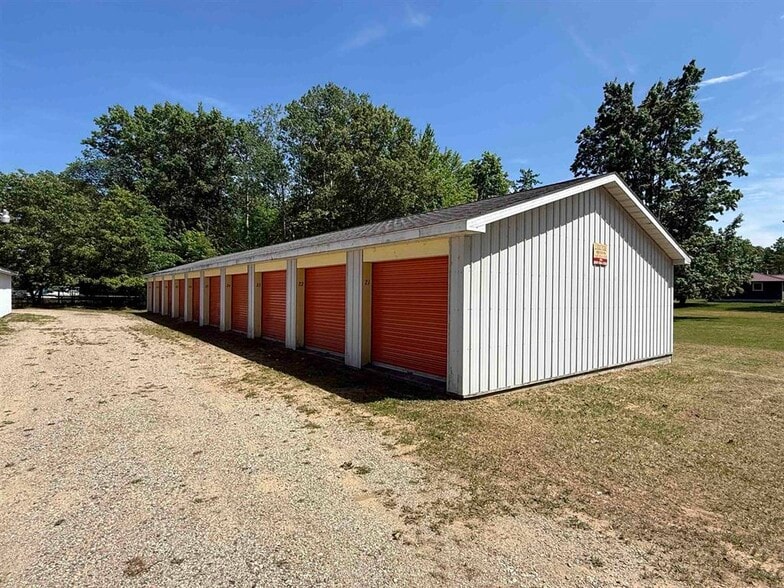 More Photos Of 307 S Bringold Ave, Lake Self Storage For Sale