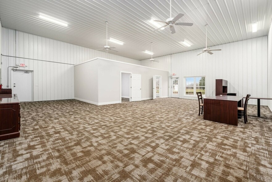 More Photos Of 8713 Worthington Rd, Alexandria Flex For Lease