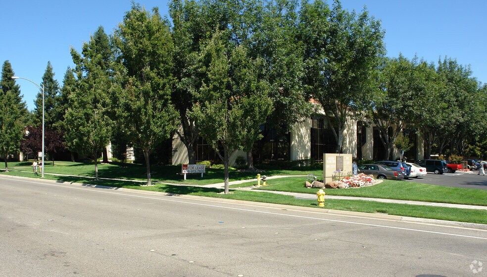 More Photos Of 19925 Stevens Creek Blvd, Cupertino Office For Lease