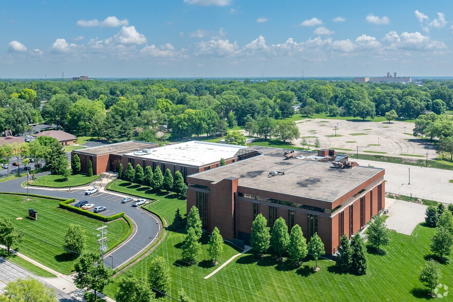 Primary Photo Of 6700 N High St, Worthington Office For Sale