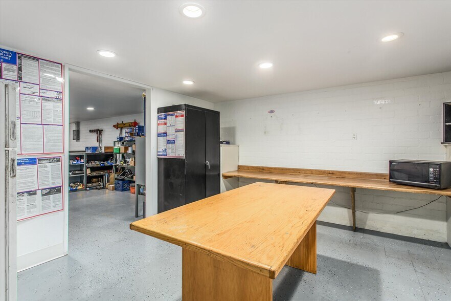 More Photos Of 358 N 6th St, Colton Warehouse For Sale