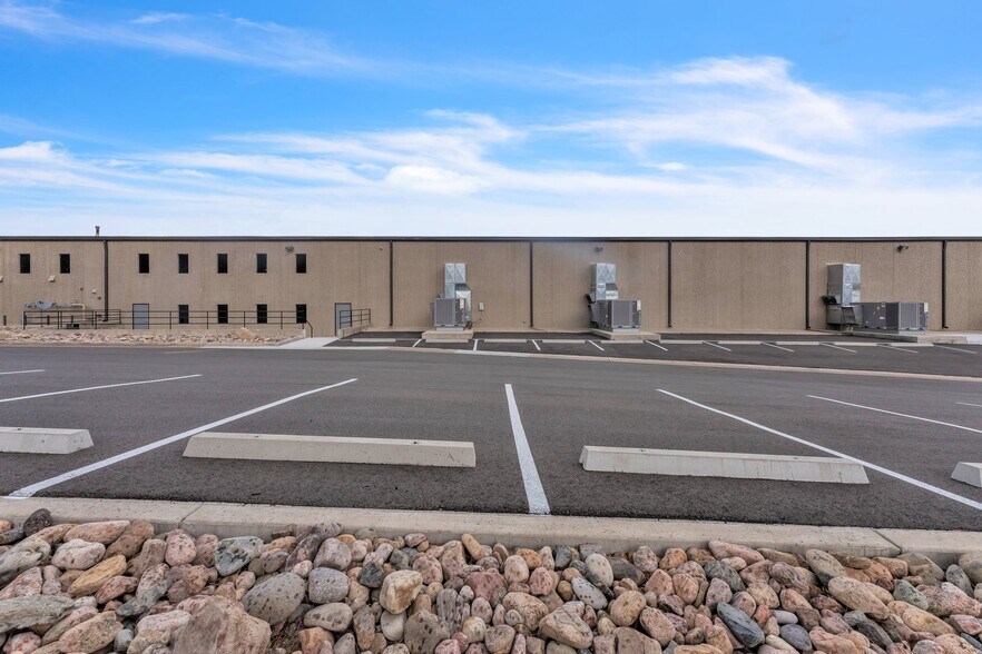 More Photos Of 2150 Garden of the Gods Rd, Colorado Springs Showroom For Lease