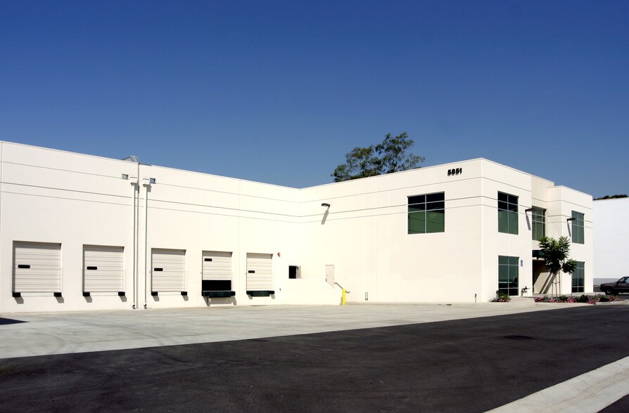 More Photos Of 5651 Mansfield Way, Bell Warehouse For Lease
