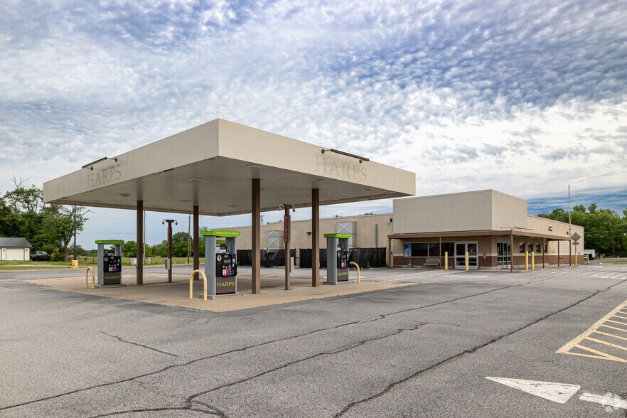 More Photos Of 800 S 1st Ave, Gravette Freestanding For Lease