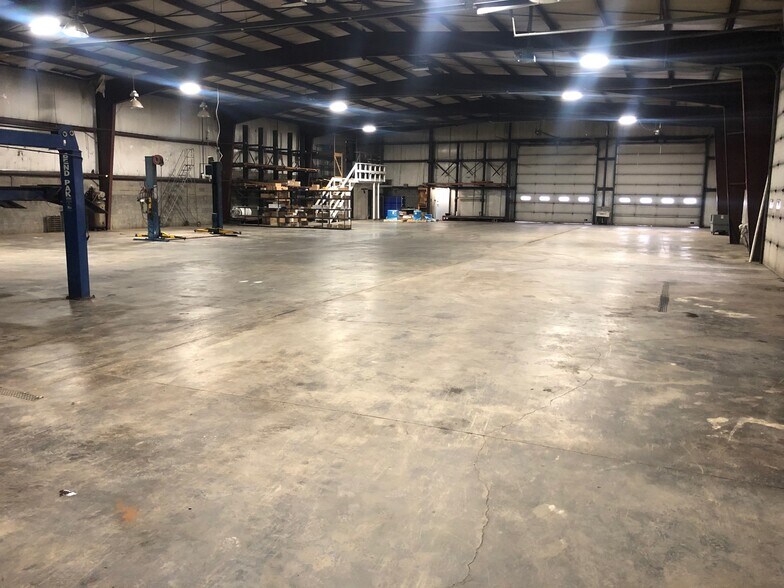 More Photos Of 119 Elizabeth Pike, Mineral Wells Industrial For Lease