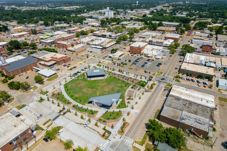 More Photos Of 815 S Main St, Stillwater Storefront Retail Office For Sale
