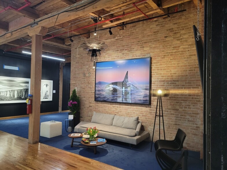 More Photos Of 3622 S Morgan St, Chicago Showroom For Lease
