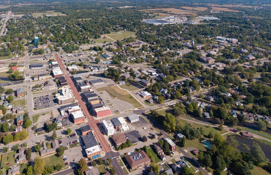 More Photos Of 200 S Superior St, Albion Hotel For Sale